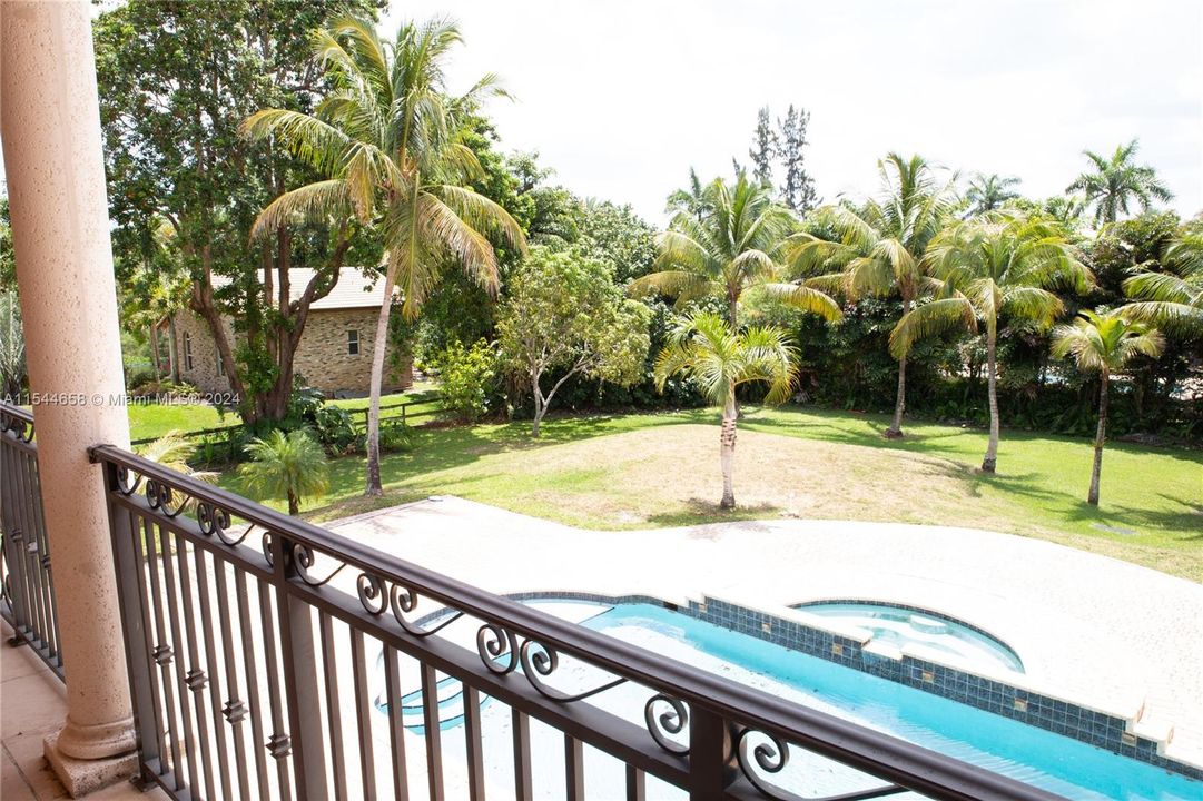 Vendido Recientemente: $3,599,000 (6 camas, 6 baños, 7402 Pies cuadrados)