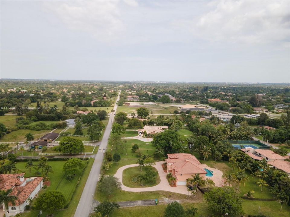 Vendido Recientemente: $3,599,000 (6 camas, 6 baños, 7402 Pies cuadrados)