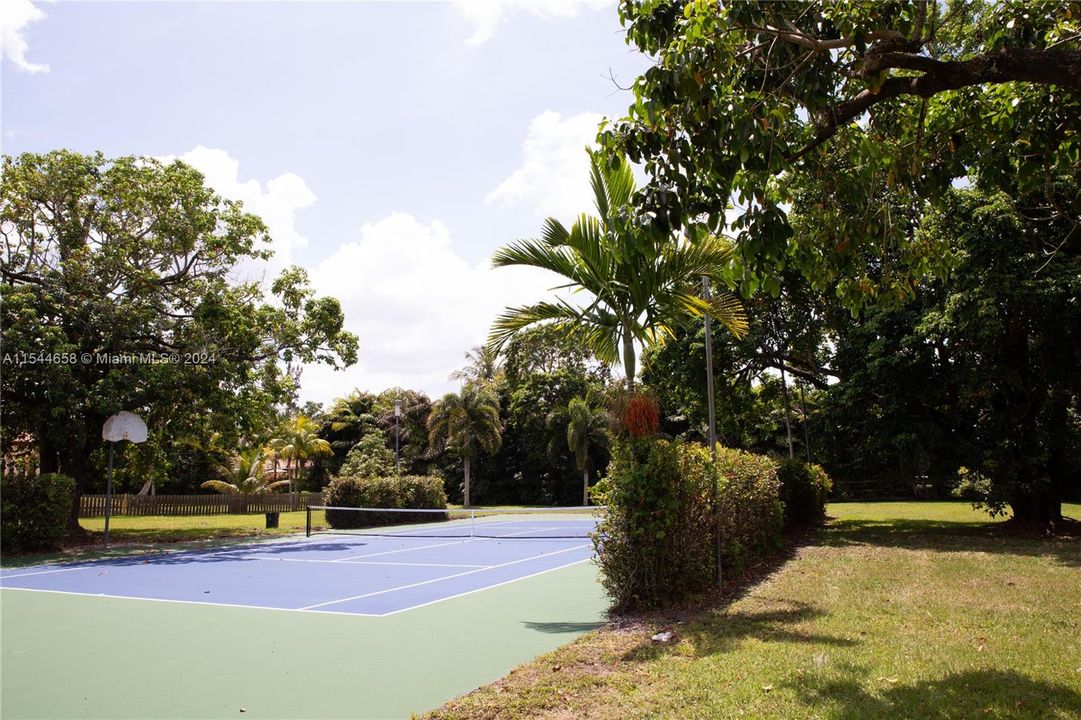 Vendido Recientemente: $3,599,000 (6 camas, 6 baños, 7402 Pies cuadrados)