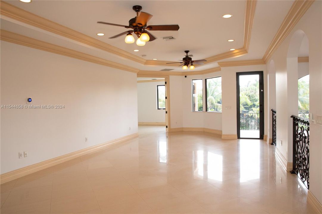 Vendido Recientemente: $3,599,000 (6 camas, 6 baños, 7402 Pies cuadrados)