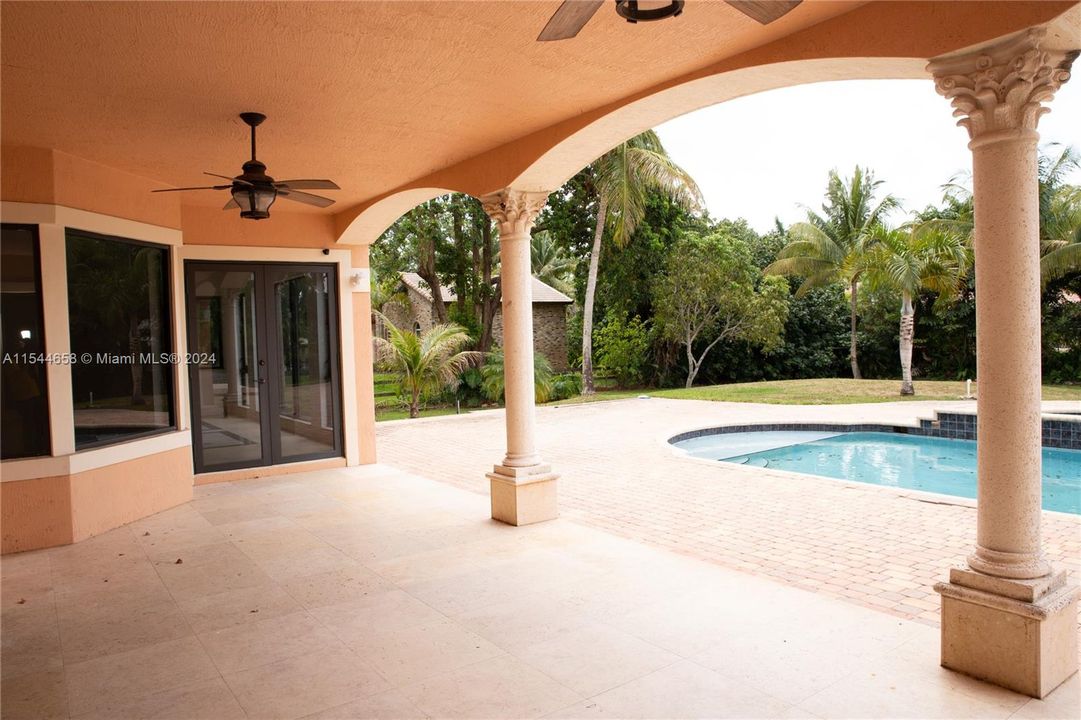 Vendido Recientemente: $3,599,000 (6 camas, 6 baños, 7402 Pies cuadrados)