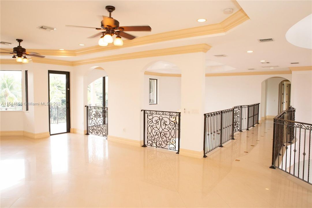 Vendido Recientemente: $3,599,000 (6 camas, 6 baños, 7402 Pies cuadrados)