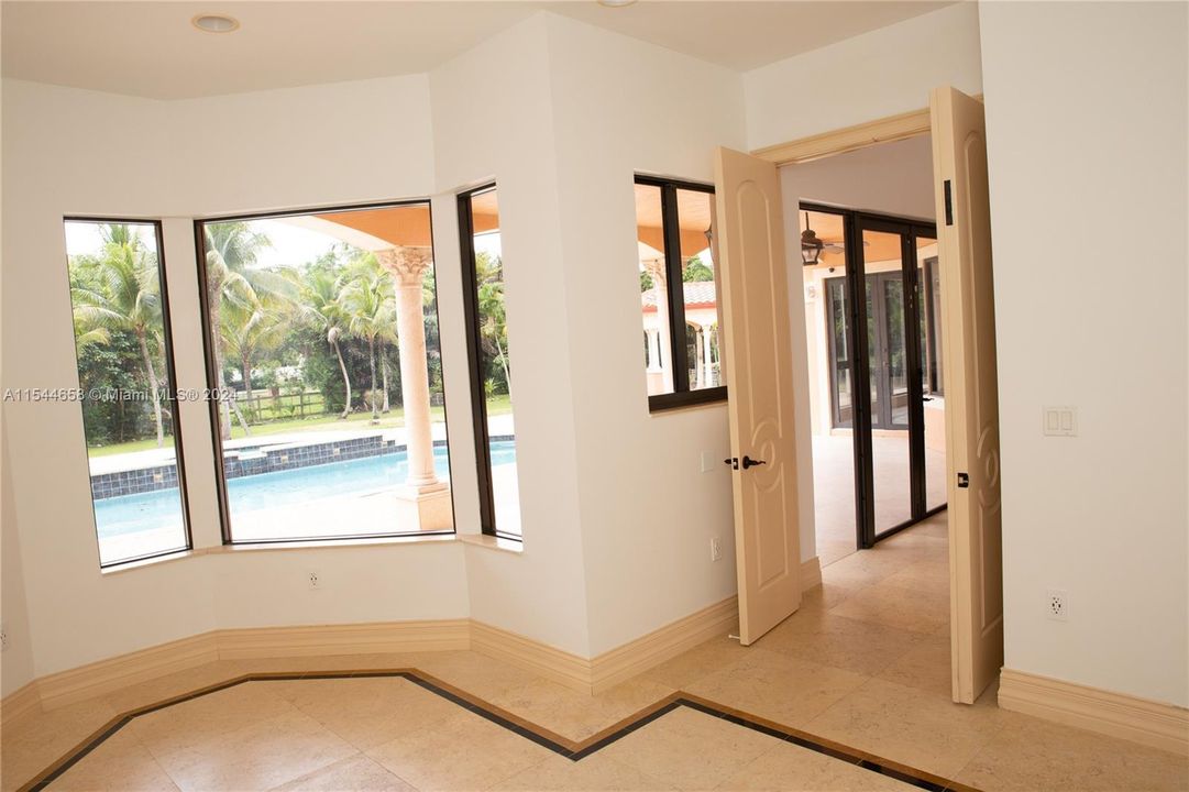 Vendido Recientemente: $3,599,000 (6 camas, 6 baños, 7402 Pies cuadrados)