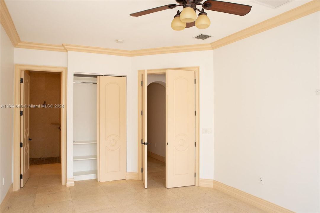 Vendido Recientemente: $3,599,000 (6 camas, 6 baños, 7402 Pies cuadrados)