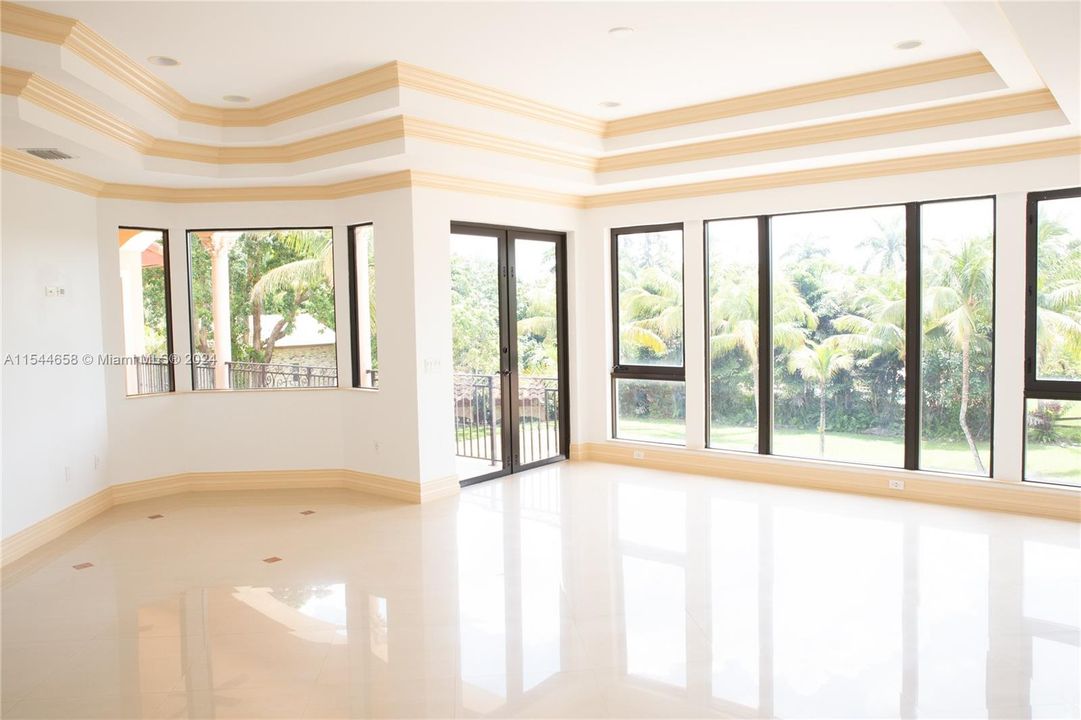 Vendido Recientemente: $3,599,000 (6 camas, 6 baños, 7402 Pies cuadrados)