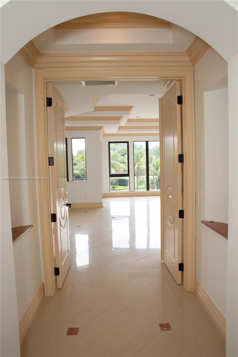 Vendido Recientemente: $3,599,000 (6 camas, 6 baños, 7402 Pies cuadrados)