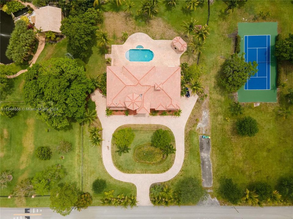 Vendido Recientemente: $3,599,000 (6 camas, 6 baños, 7402 Pies cuadrados)