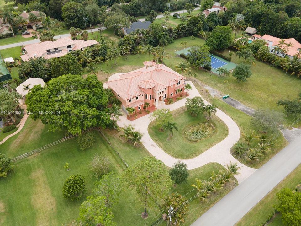 Vendido Recientemente: $3,599,000 (6 camas, 6 baños, 7402 Pies cuadrados)