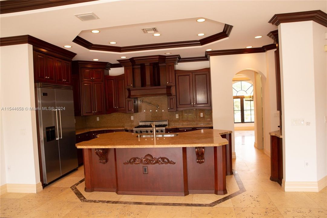 Vendido Recientemente: $3,599,000 (6 camas, 6 baños, 7402 Pies cuadrados)