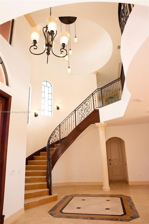 Vendido Recientemente: $3,599,000 (6 camas, 6 baños, 7402 Pies cuadrados)