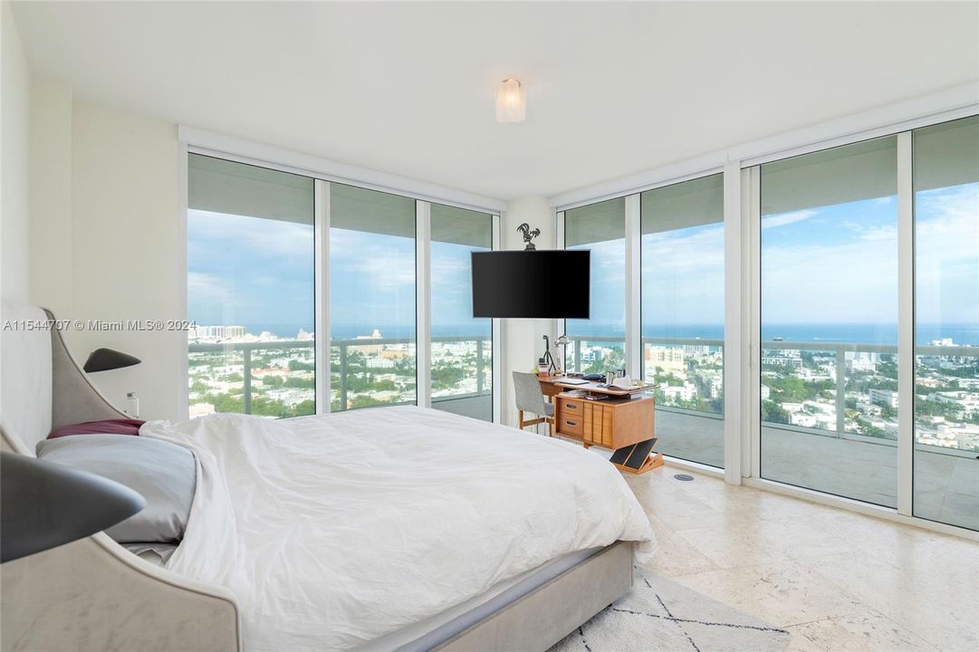 For Sale: $1,795,000 (2 beds, 2 baths, 1370 Square Feet)