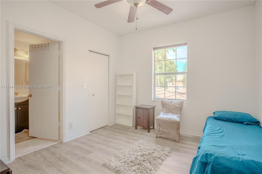 For Sale: $508,000 (2 beds, 2 baths, 1131 Square Feet)