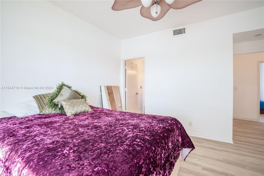 For Sale: $508,000 (2 beds, 2 baths, 1131 Square Feet)