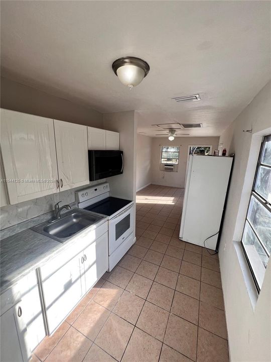 Recently Rented: $1,350 (2 beds, 1 baths, 563 Square Feet)