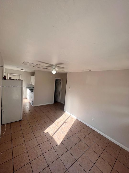 Recently Rented: $1,350 (2 beds, 1 baths, 563 Square Feet)