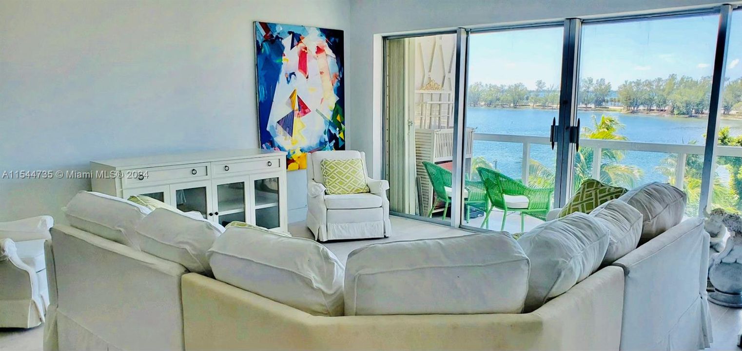 Vendido Recientemente: $799,999 (2 camas, 2 baños, 1188 Pies cuadrados)