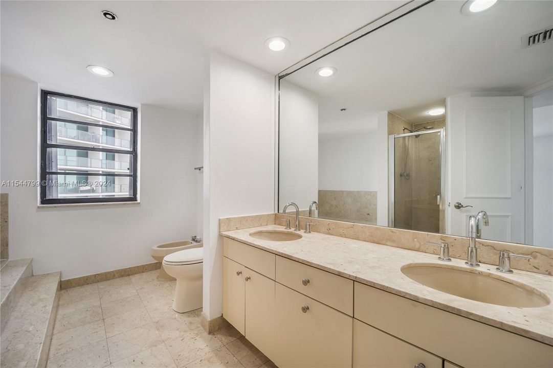 For Sale: $980,000 (2 beds, 2 baths, 1400 Square Feet)