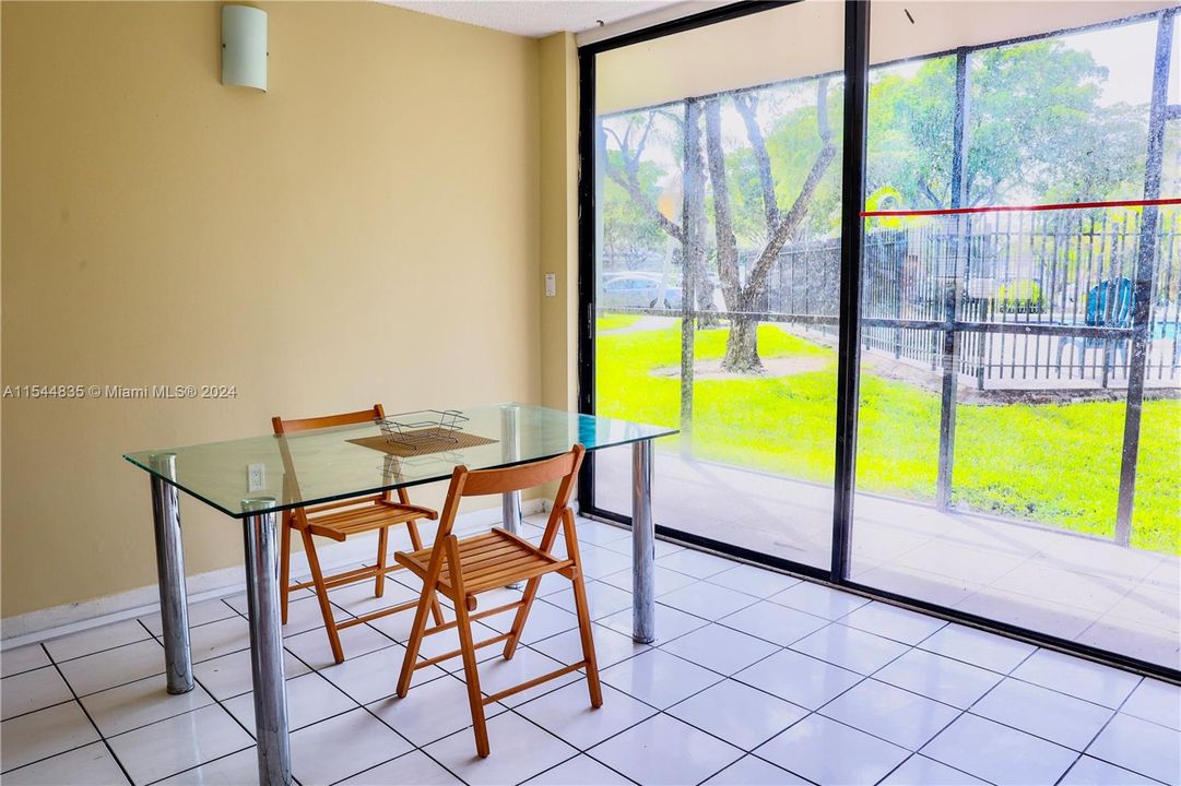 Недавно продано: $330,000 (3 спален, 2 ванн, 1040 Квадратных фут)