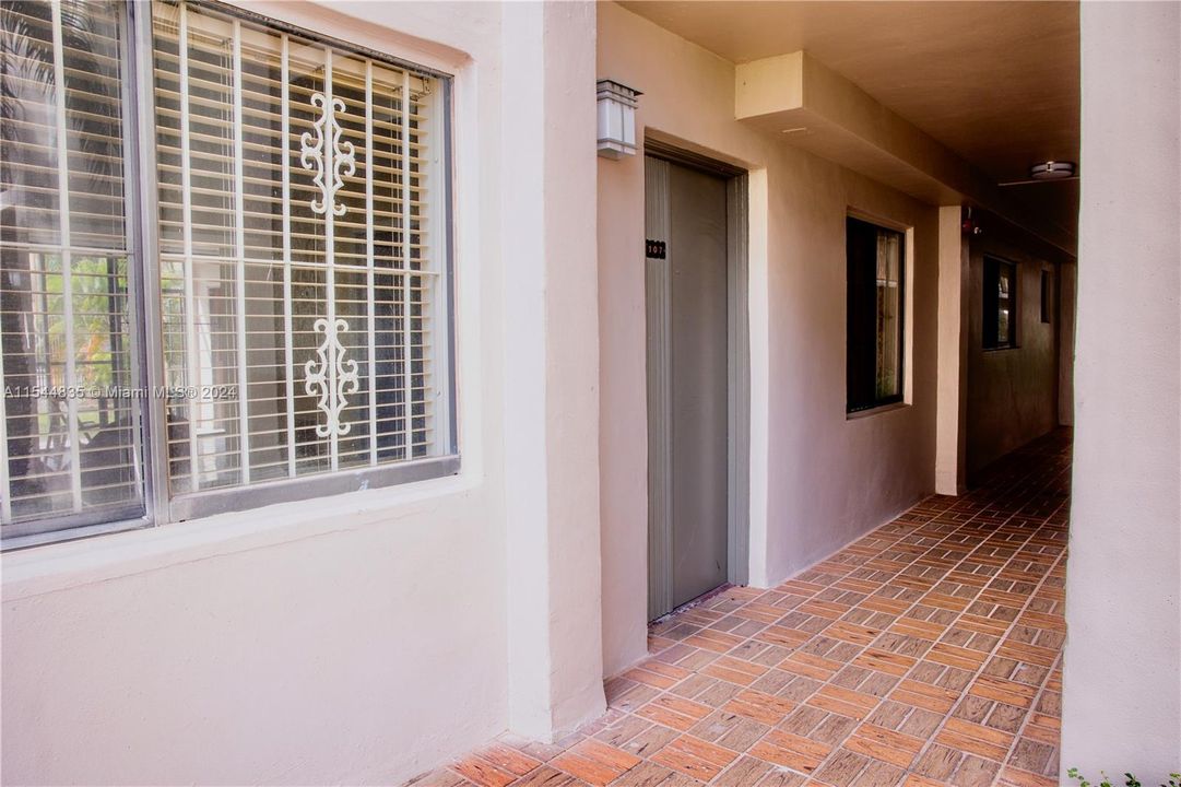 Недавно продано: $330,000 (3 спален, 2 ванн, 1040 Квадратных фут)