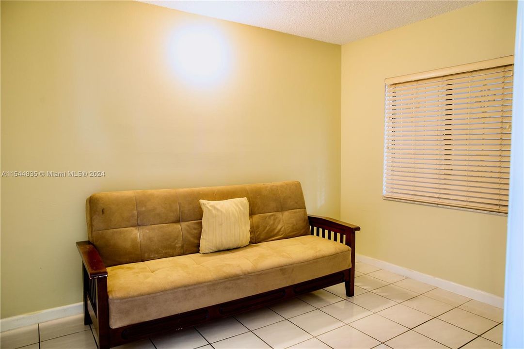 Недавно продано: $330,000 (3 спален, 2 ванн, 1040 Квадратных фут)