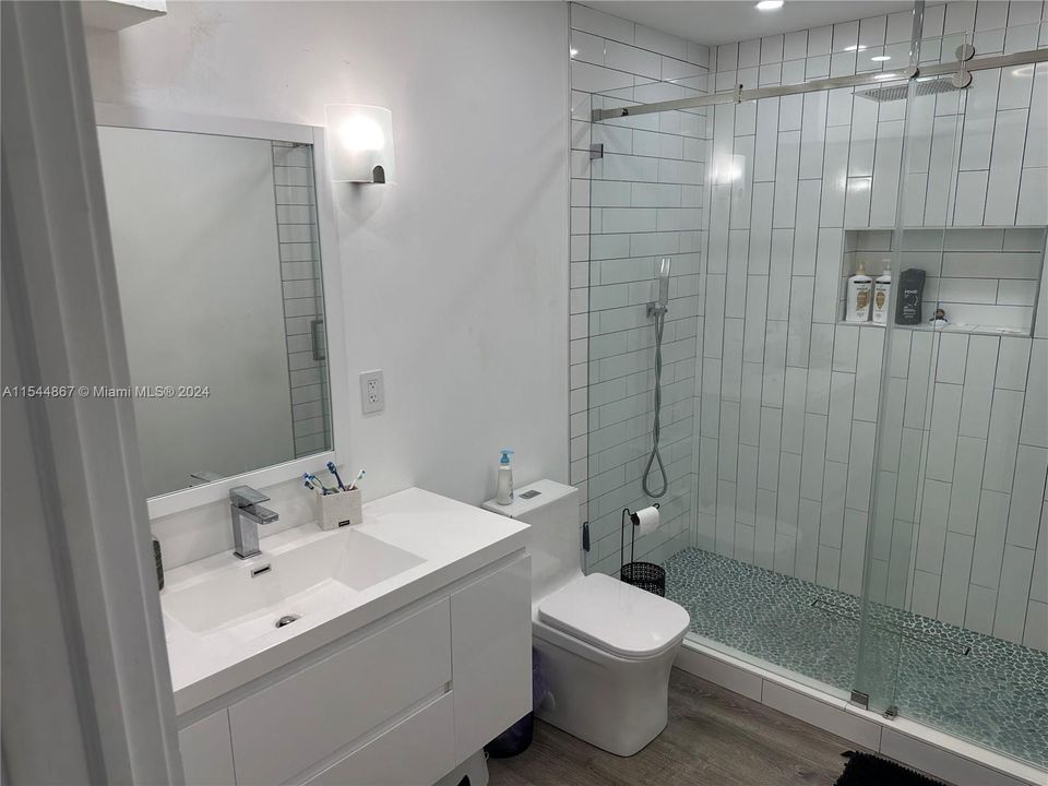 For Sale: $399,000 (2 beds, 1 baths, 1110 Square Feet)
