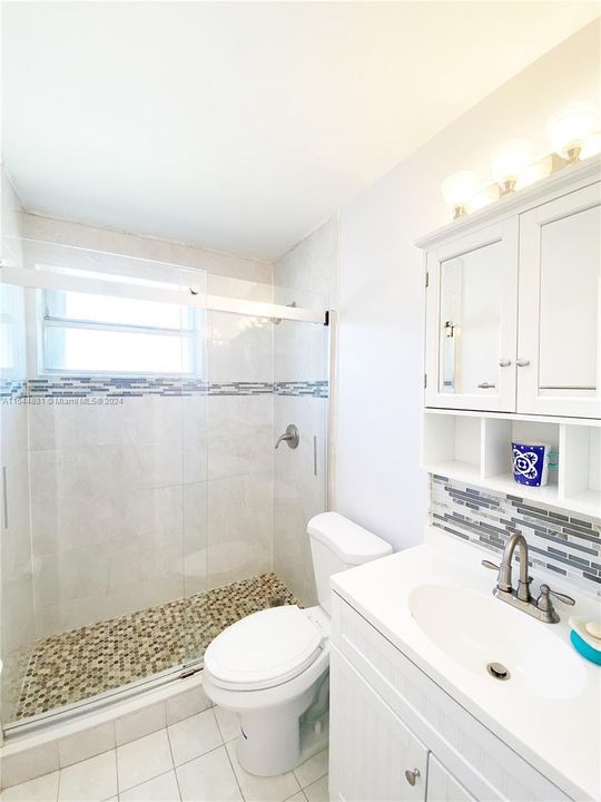 Active With Contract: $285,000 (2 beds, 1 baths, 891 Square Feet)