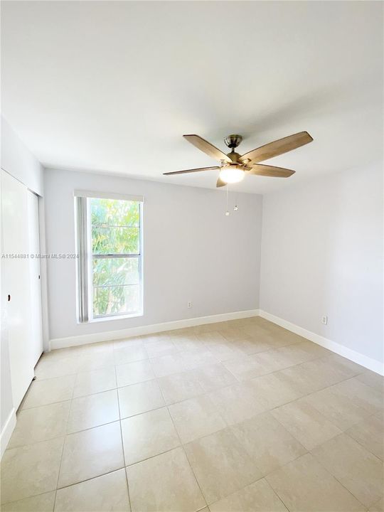 Active With Contract: $285,000 (2 beds, 1 baths, 891 Square Feet)