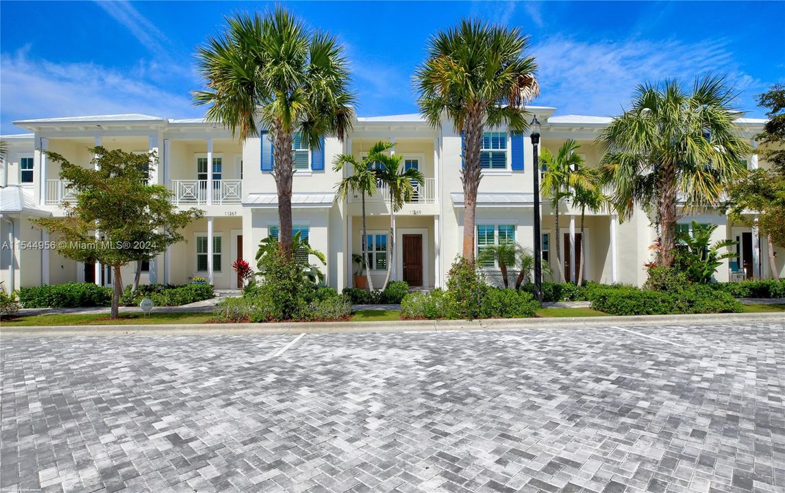 Recently Sold: $1,985,000 (3 beds, 3 baths, 2523 Square Feet)