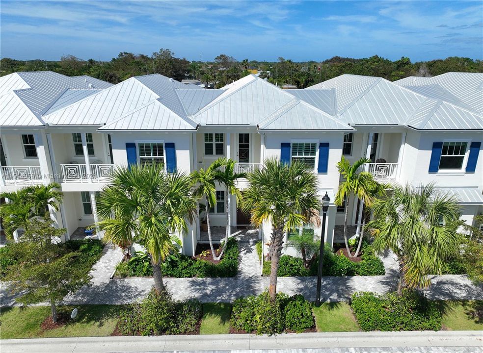 Recently Sold: $1,985,000 (3 beds, 3 baths, 2523 Square Feet)