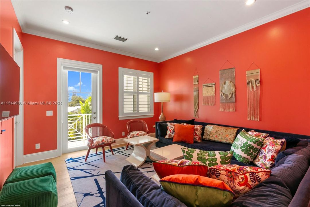 Recently Sold: $1,985,000 (3 beds, 3 baths, 2523 Square Feet)