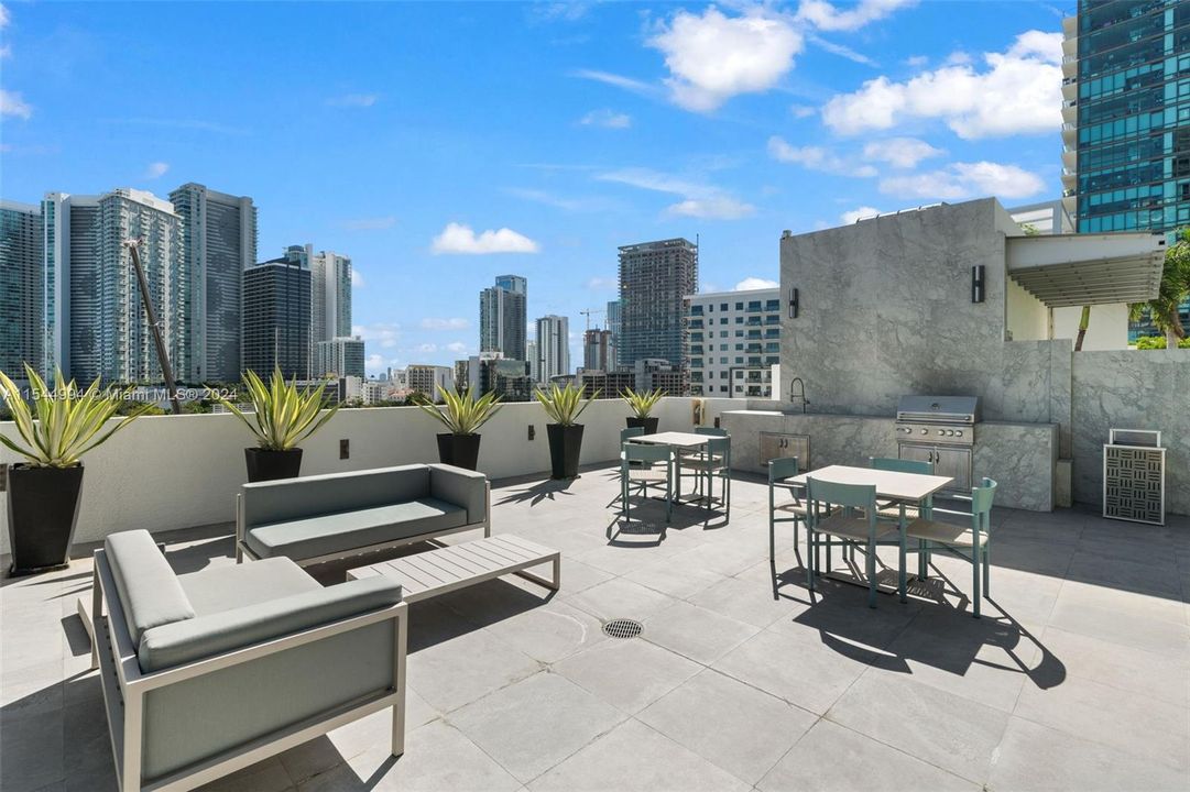 Active With Contract: $2,650,000 (3 beds, 4 baths, 3234 Square Feet)