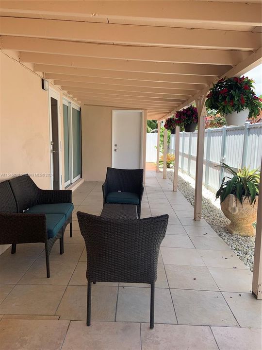 Recently Rented: $3,700 (3 beds, 2 baths, 1316 Square Feet)