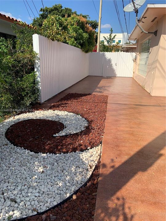 Recently Rented: $3,700 (3 beds, 2 baths, 1316 Square Feet)