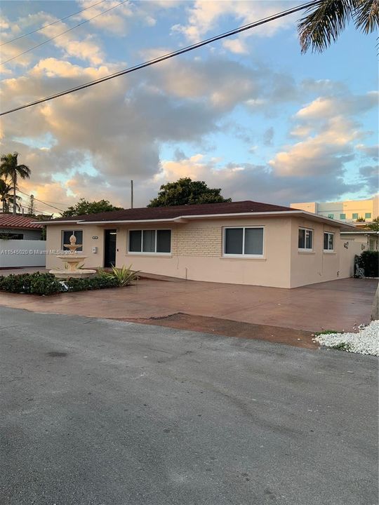 Recently Rented: $3,700 (3 beds, 2 baths, 1316 Square Feet)