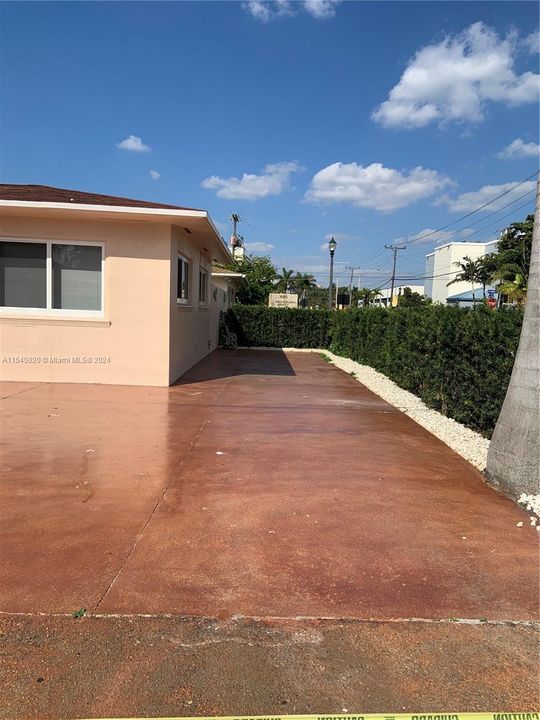 Recently Rented: $3,700 (3 beds, 2 baths, 1316 Square Feet)