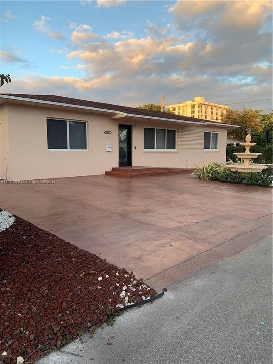 Recently Rented: $3,700 (3 beds, 2 baths, 1316 Square Feet)