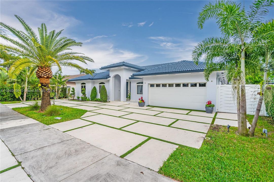 For Sale: $1,100,000 (4 beds, 3 baths, 2091 Square Feet)