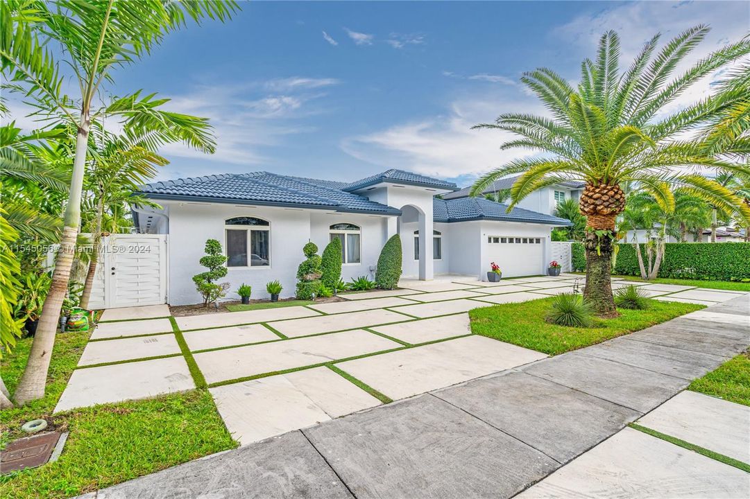 For Sale: $1,100,000 (4 beds, 3 baths, 2091 Square Feet)