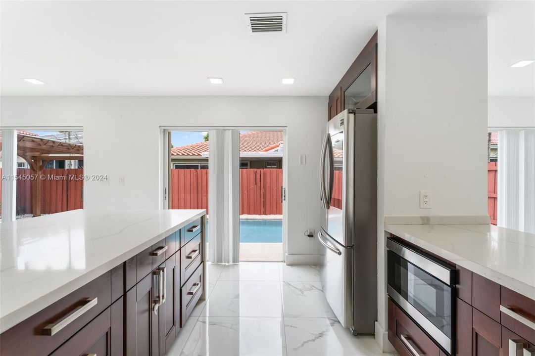 Recently Sold: $779,000 (5 beds, 3 baths, 2482 Square Feet)