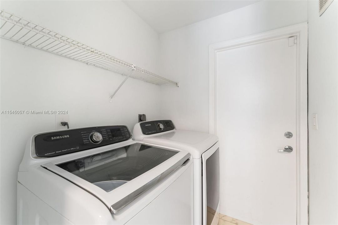 Recently Sold: $779,000 (5 beds, 3 baths, 2482 Square Feet)