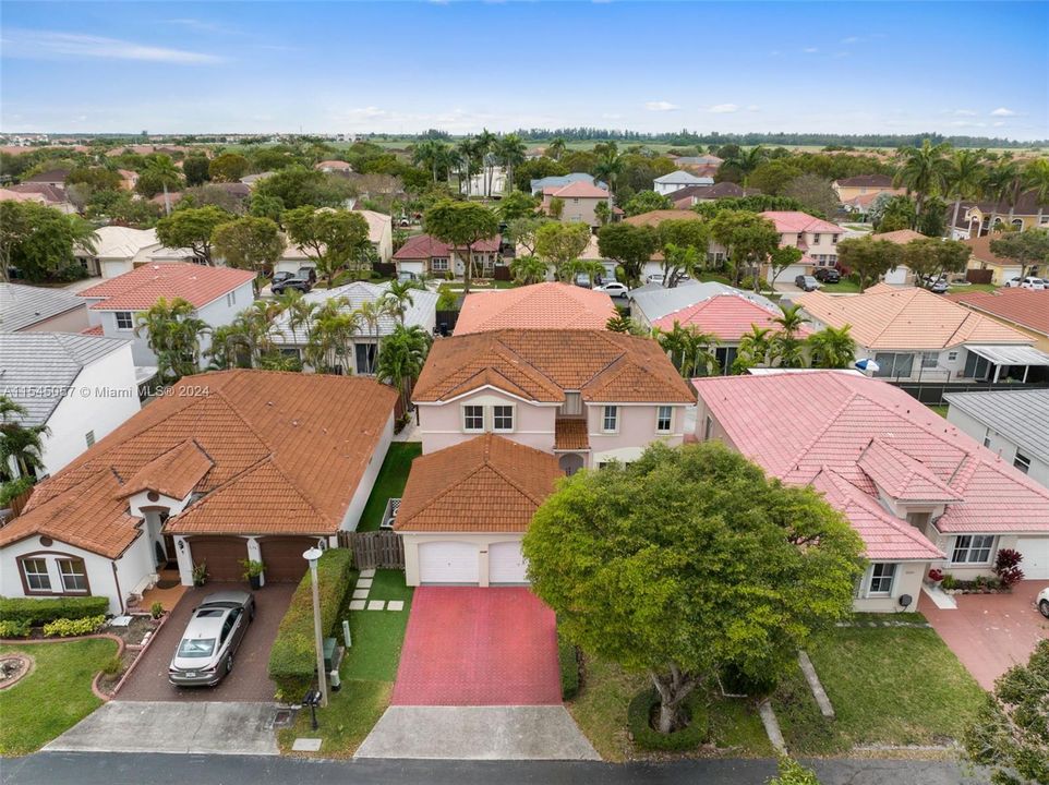 Recently Sold: $779,000 (5 beds, 3 baths, 2482 Square Feet)