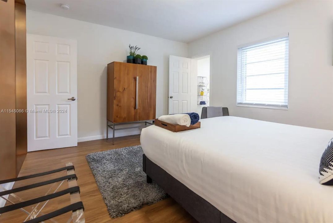For Sale: $1,125,000 (2 beds, 2 baths, 1259 Square Feet)