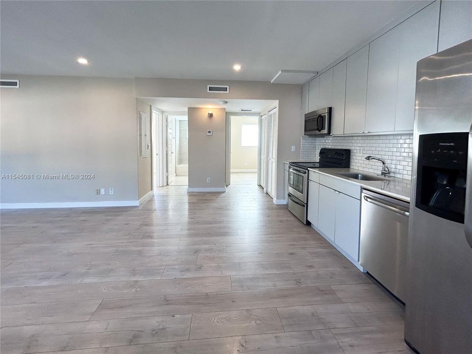 Recently Rented: $1,950 (1 beds, 1 baths, 650 Square Feet)