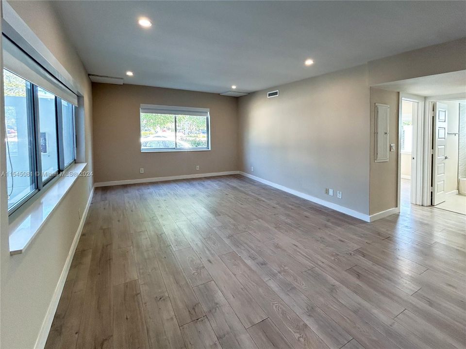 Recently Rented: $1,950 (1 beds, 1 baths, 650 Square Feet)