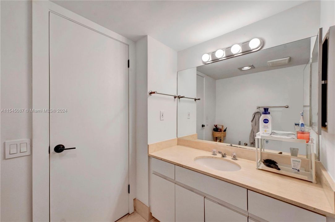 Active With Contract: $710,000 (2 beds, 2 baths, 1304 Square Feet)