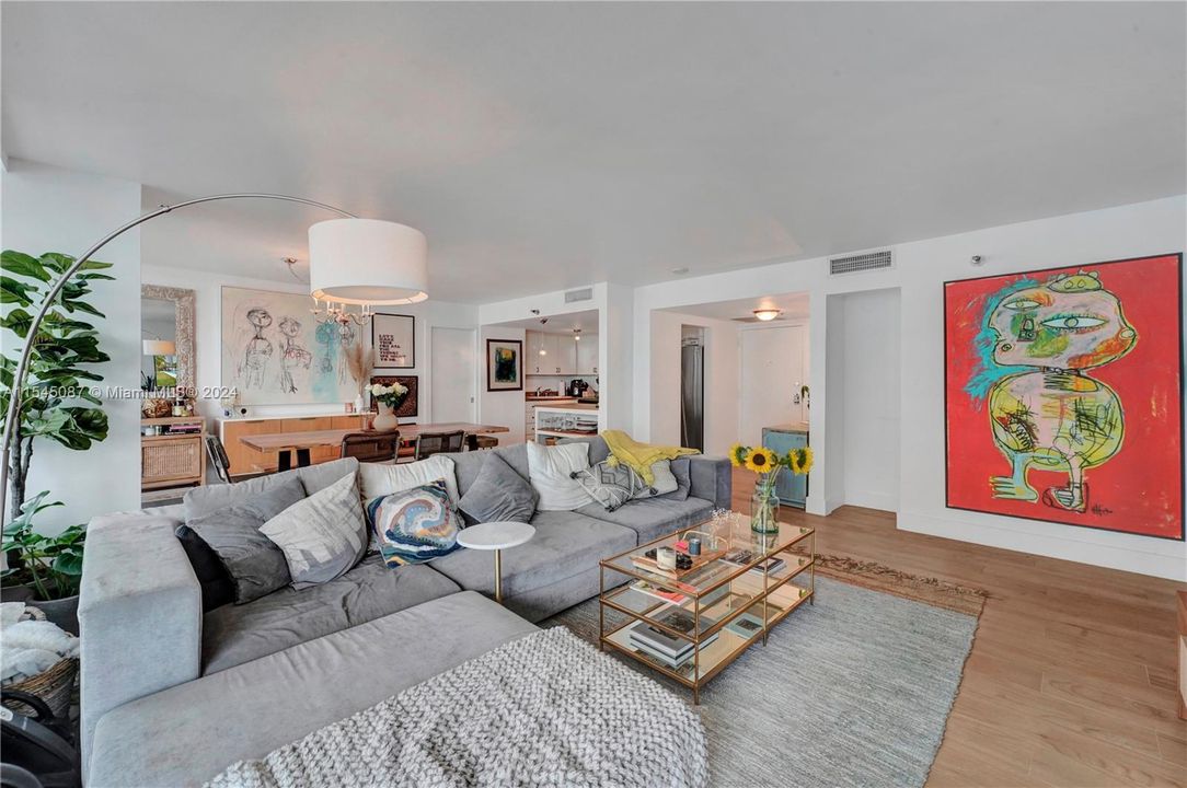 Active With Contract: $710,000 (2 beds, 2 baths, 1304 Square Feet)