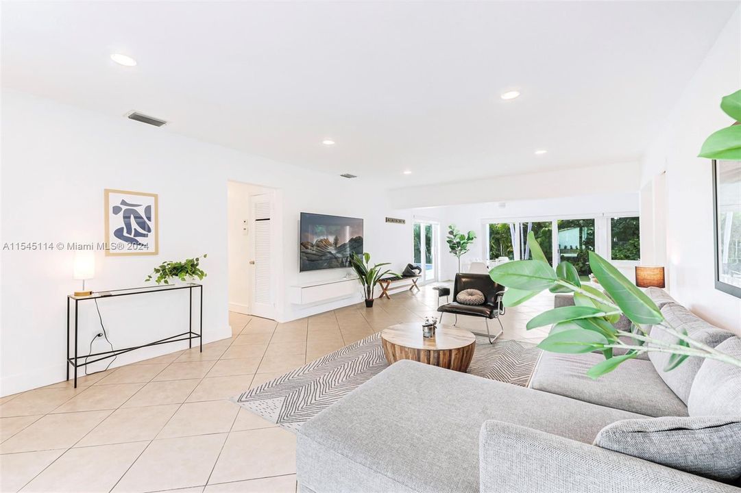 Recently Sold: $1,175,000 (4 beds, 2 baths, 2066 Square Feet)