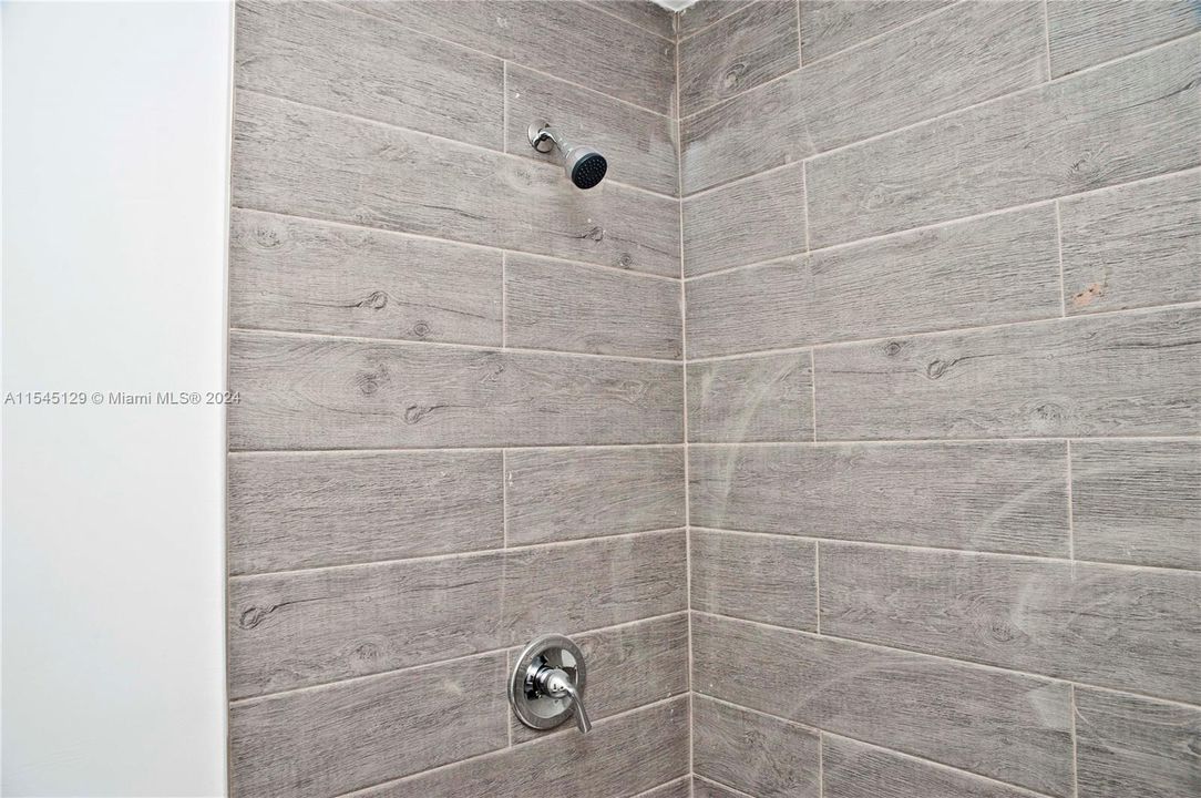 Recently Rented: $1,650 (2 beds, 1 baths, 650 Square Feet)