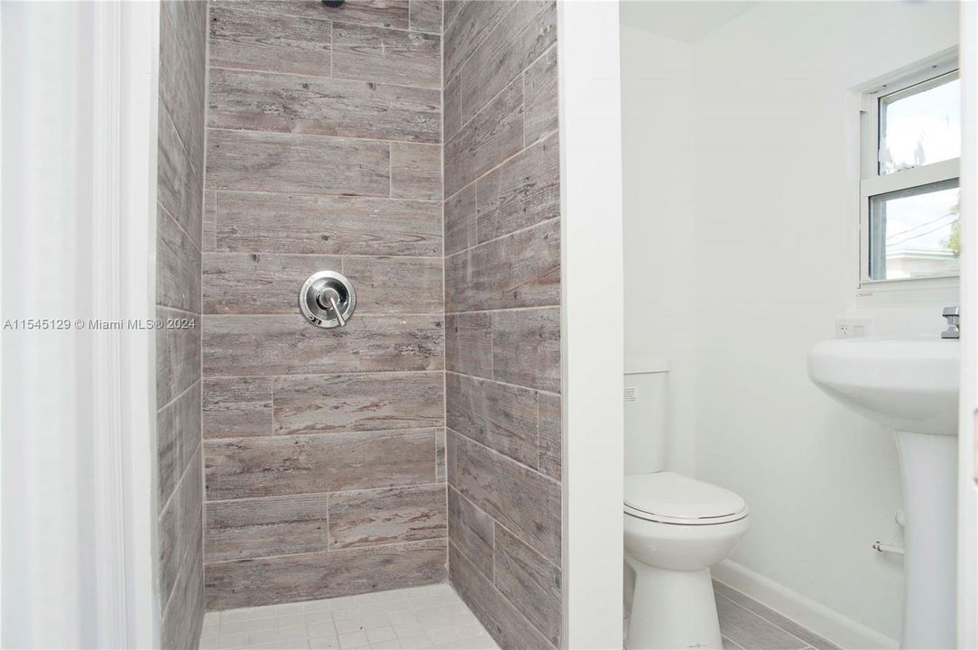 Recently Rented: $1,650 (2 beds, 1 baths, 650 Square Feet)