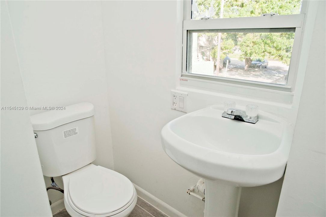 Recently Rented: $1,650 (2 beds, 1 baths, 650 Square Feet)